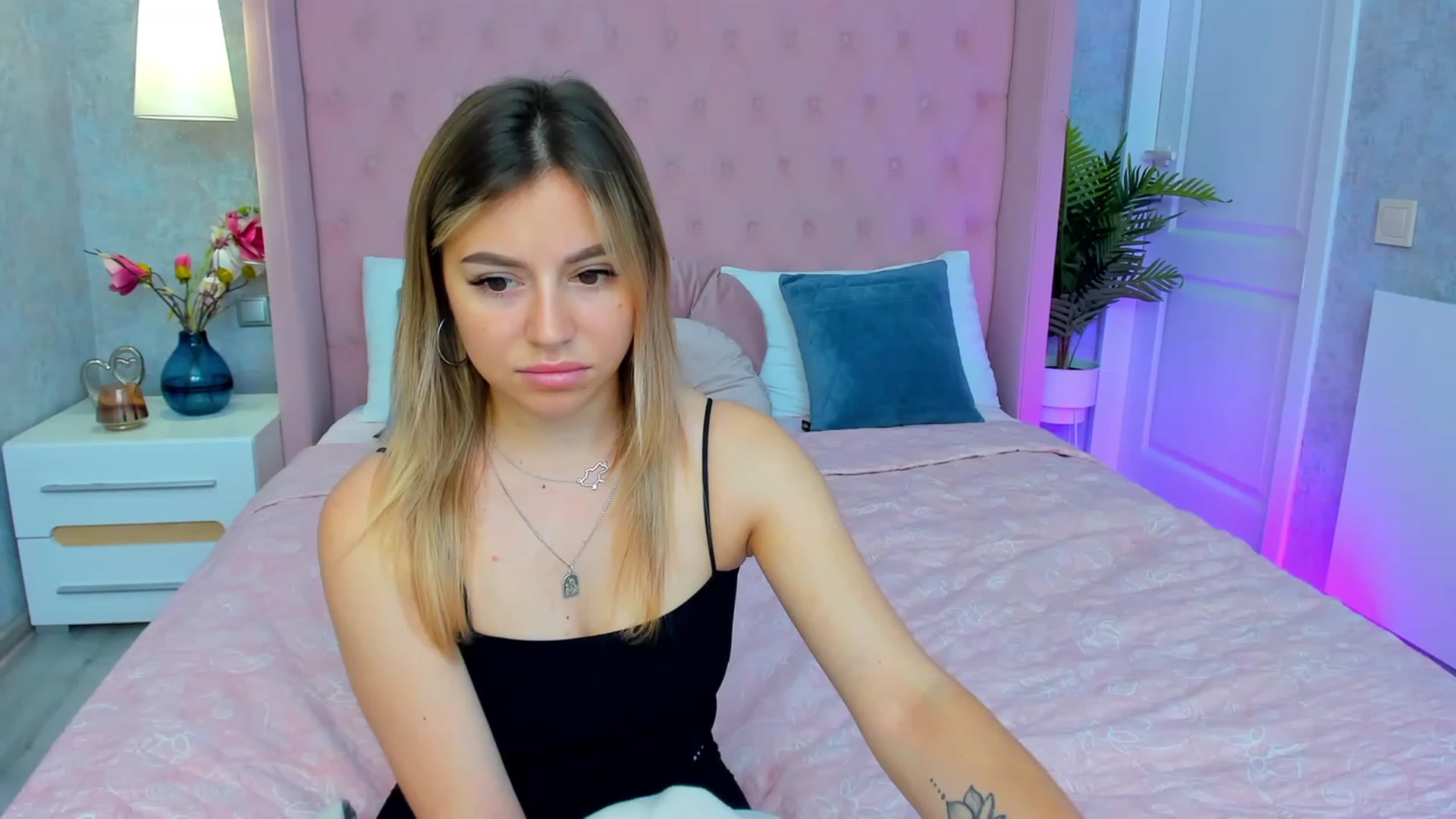 Gallery image thumbnail from SofiBloom's myfreecams stream on, 06/13/2023, 11:11 image 11 of 20