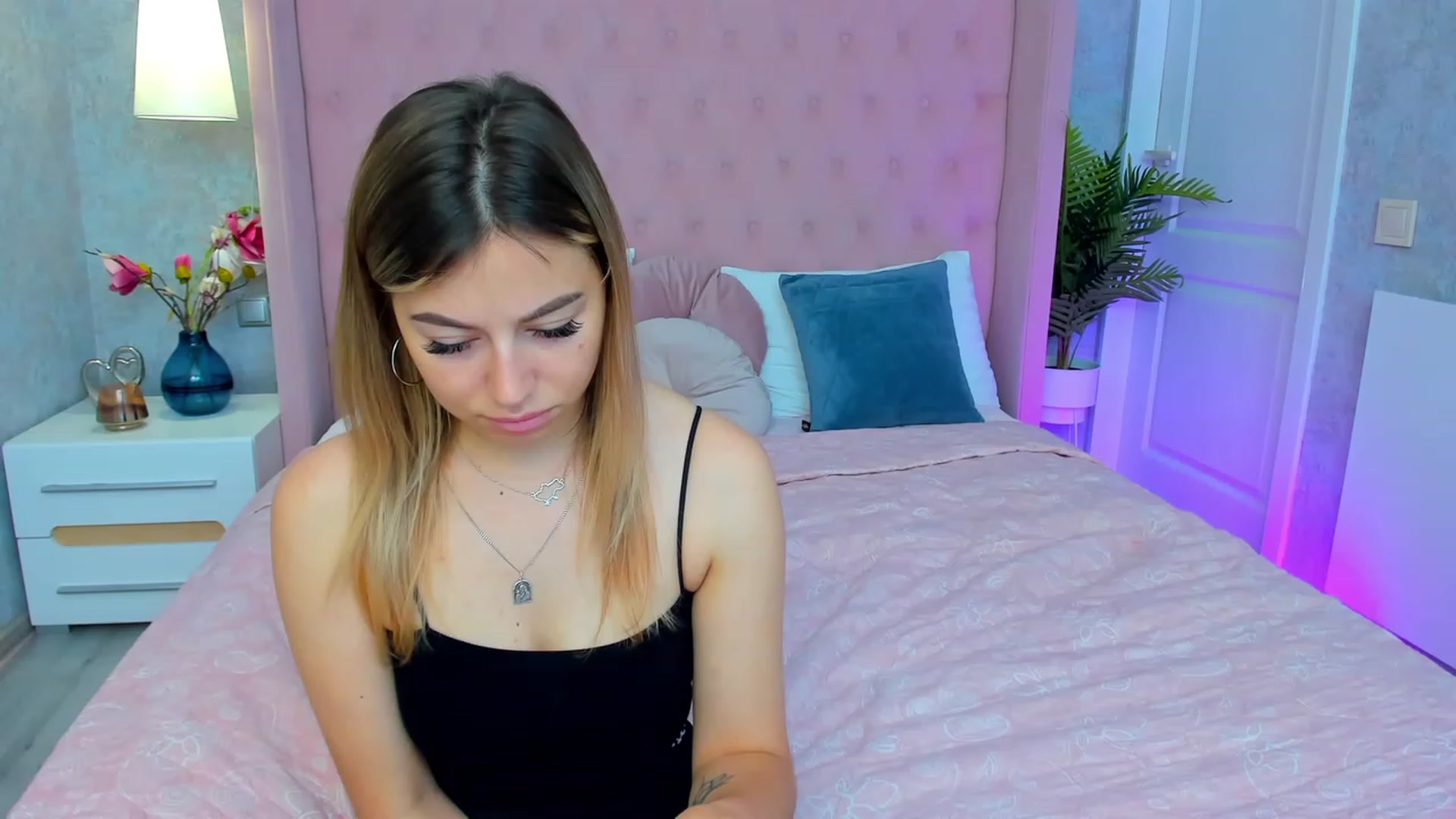 Gallery image thumbnail from SofiBloom's myfreecams stream on, 06/13/2023, 11:11 image 5 of 20