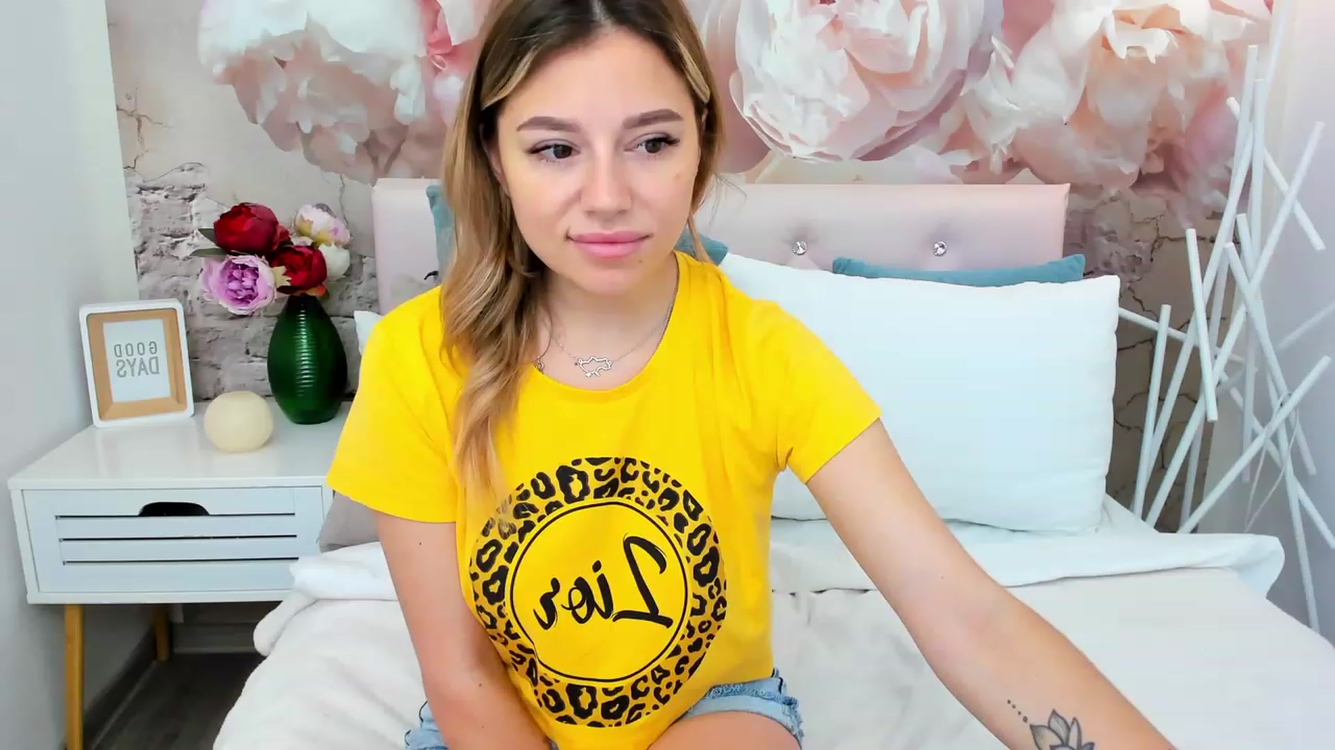 Gallery image thumbnail from SofiBloom's myfreecams stream on, 06/20/2023, 06:45 image 3 of 20