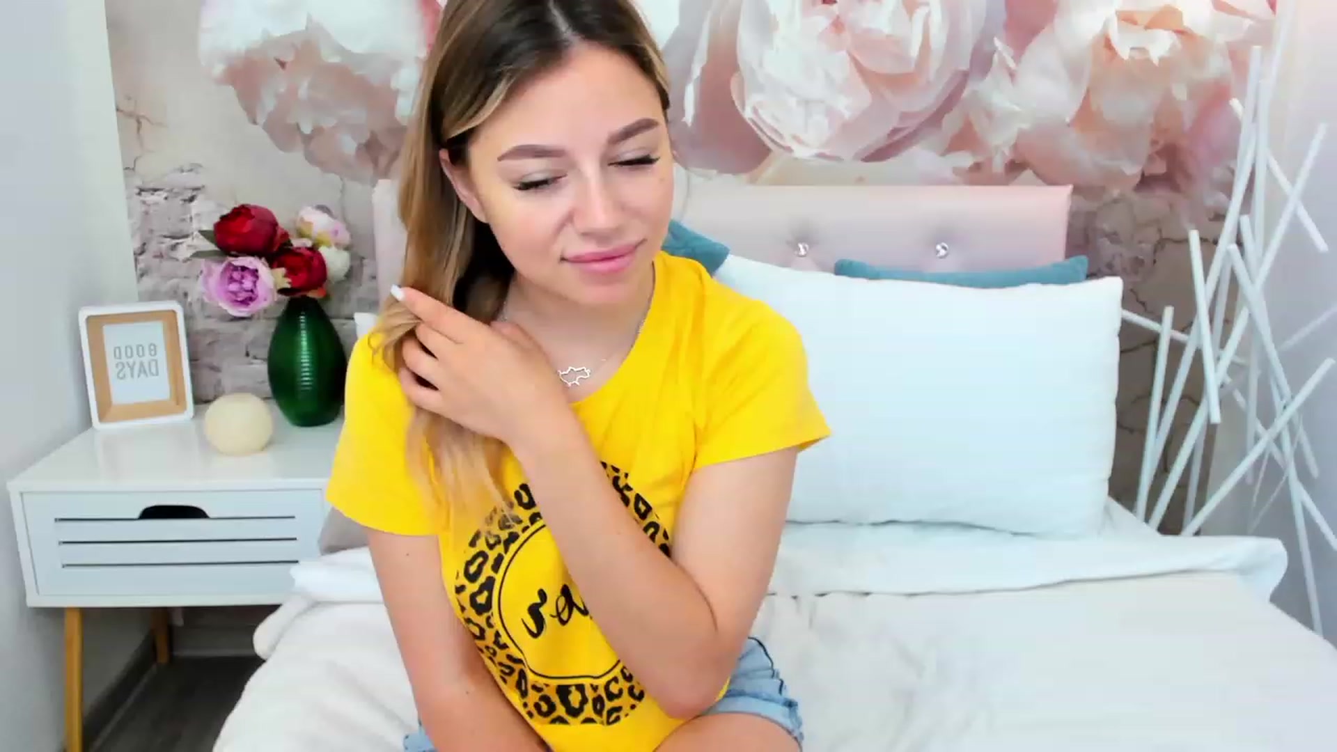 Gallery image thumbnail from SofiBloom's myfreecams stream on, 06/20/2023, 06:45 image 2 of 20