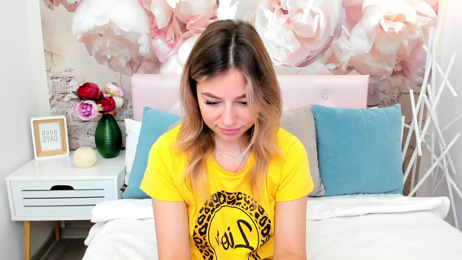 Gallery image thumbnail from SofiBloom's myfreecams stream on, 06/20/2023, 10:44 image 12 of 20