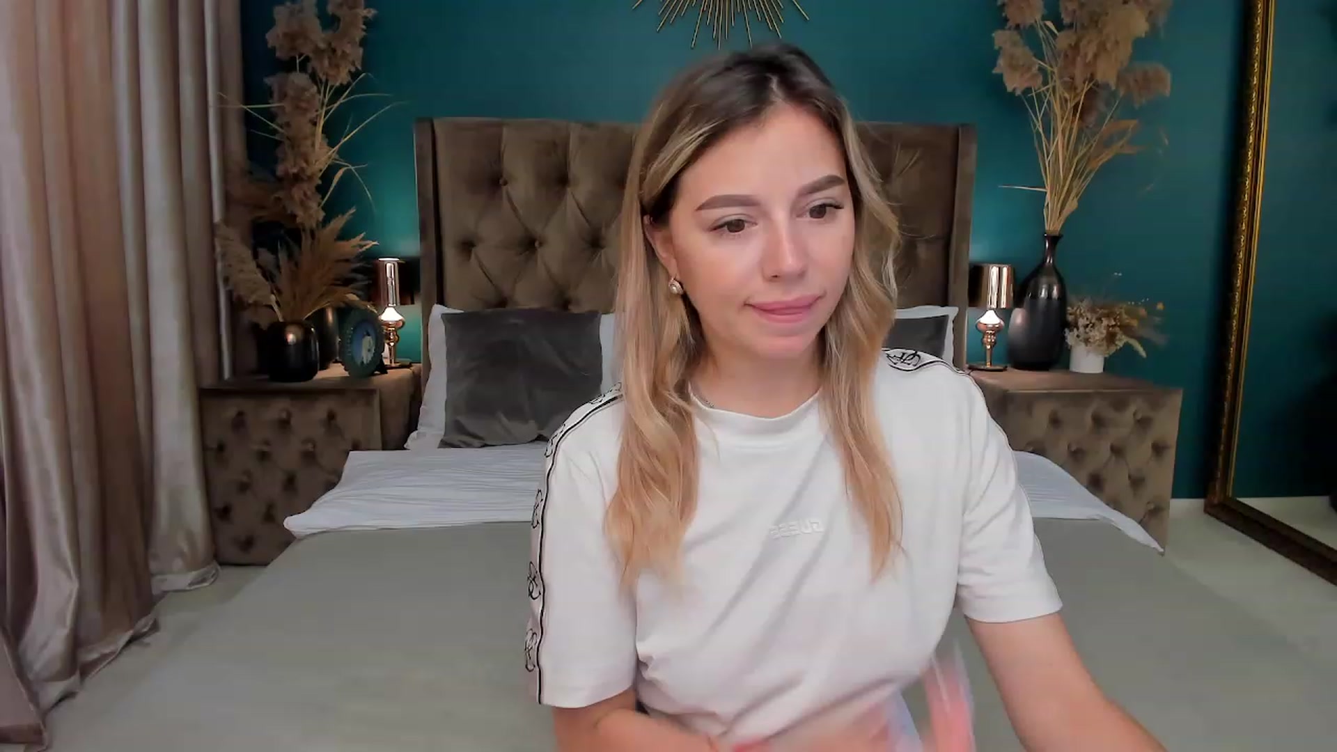 Gallery image thumbnail from SofiBloom's myfreecams stream on, 06/25/2023, 11:53 image 6 of 20