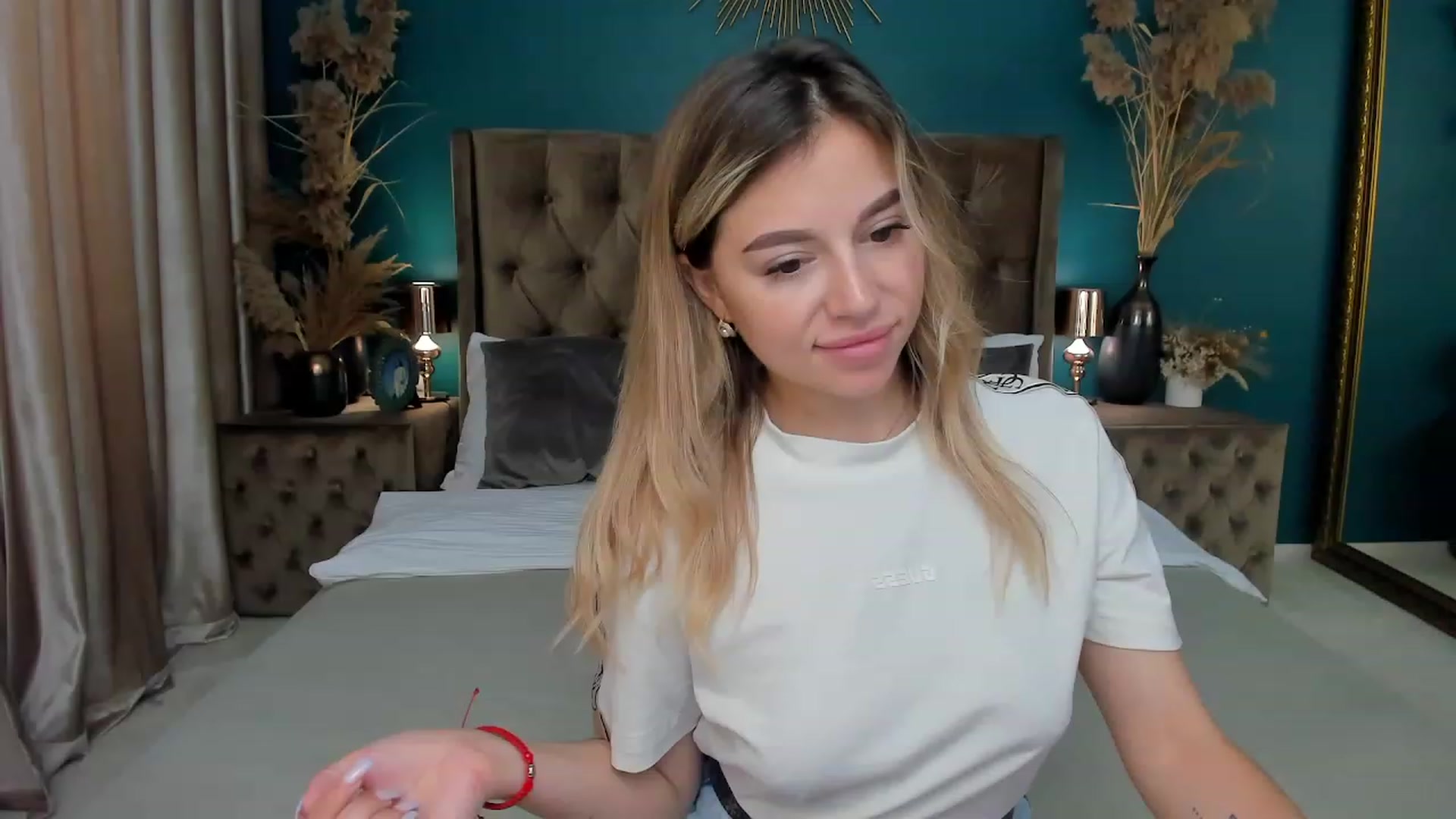 Gallery image thumbnail from SofiBloom's myfreecams stream on, 06/25/2023, 11:53 image 10 of 20