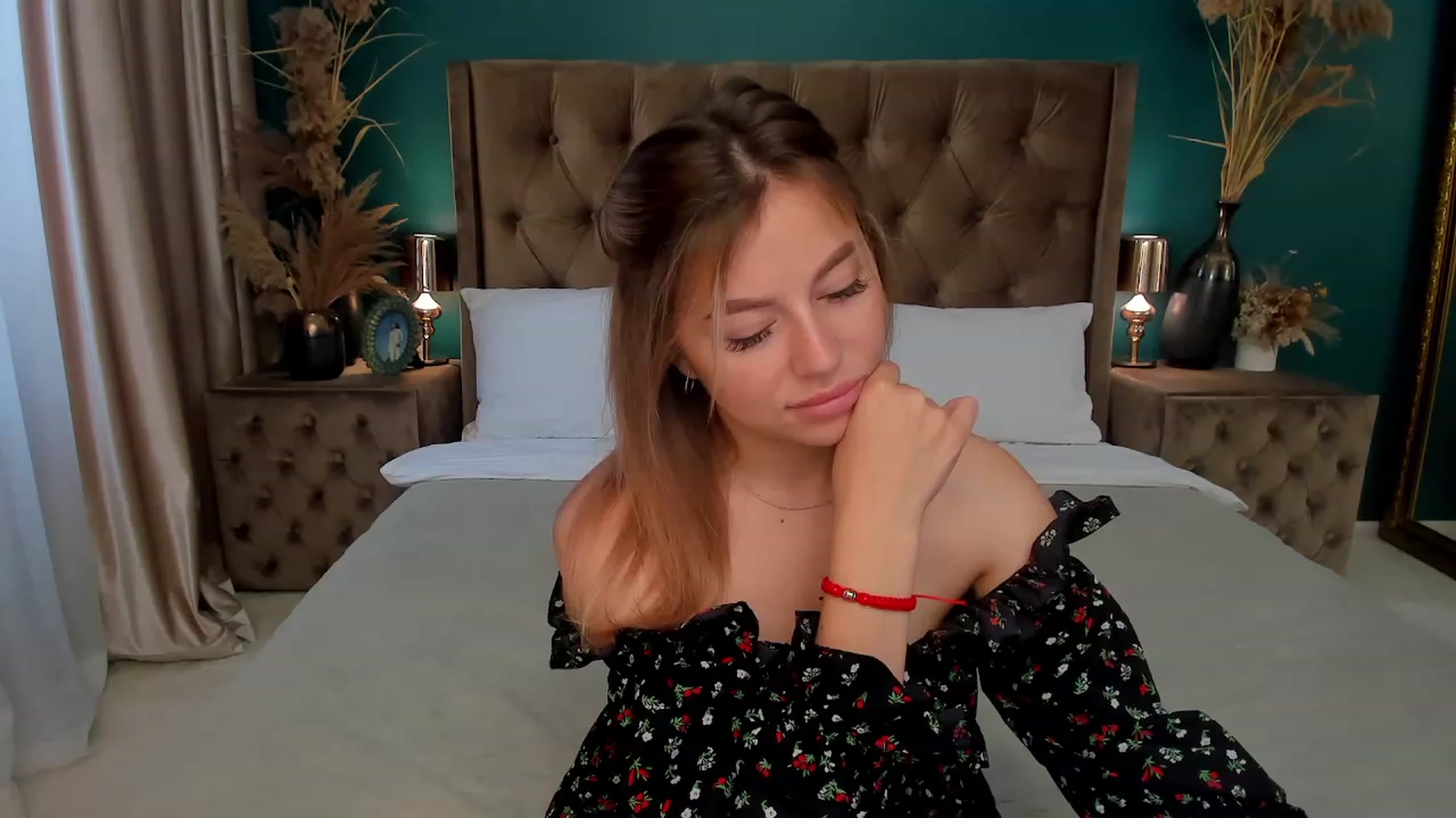 Gallery image thumbnail from SofiBloom's myfreecams stream on, 07/20/2023, 08:19 image 16 of 20