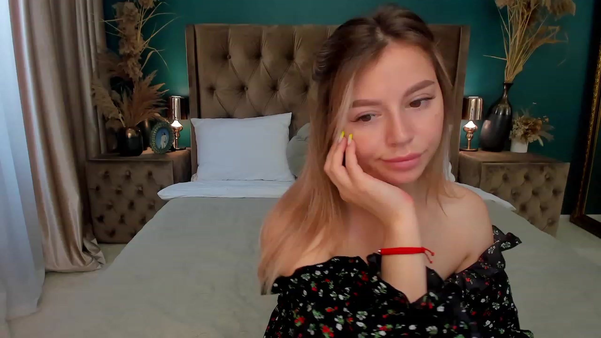 Gallery image thumbnail from SofiBloom's myfreecams stream on, 07/20/2023, 08:19 image 6 of 20