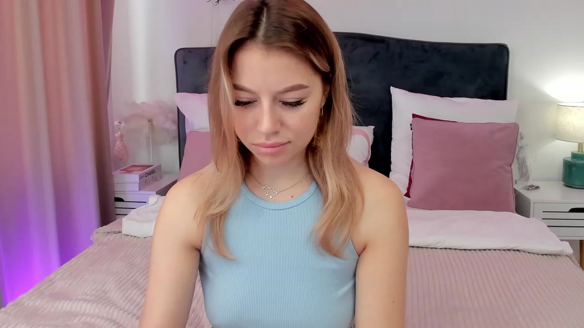 Gallery image thumbnail from SofiBloom's myfreecams stream on, 08/04/2023, 07:25 image 4 of 20