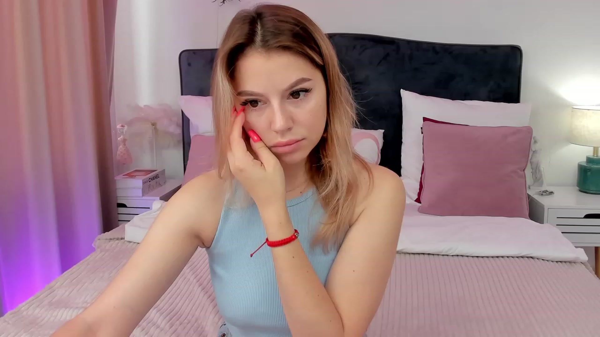 Gallery image thumbnail from SofiBloom's myfreecams stream on, 08/04/2023, 07:25 image 2 of 20