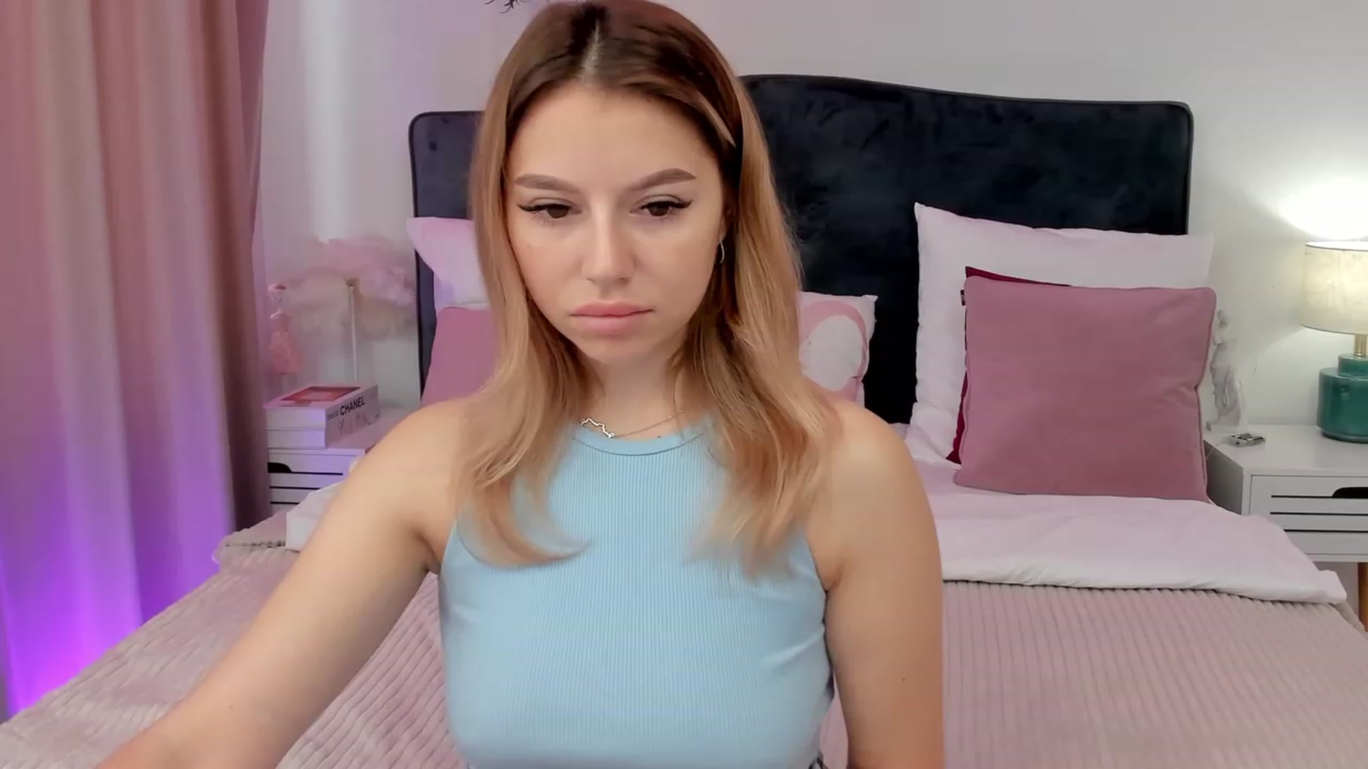 Gallery image thumbnail from SofiBloom's myfreecams stream on, 08/04/2023, 07:25 image 15 of 20