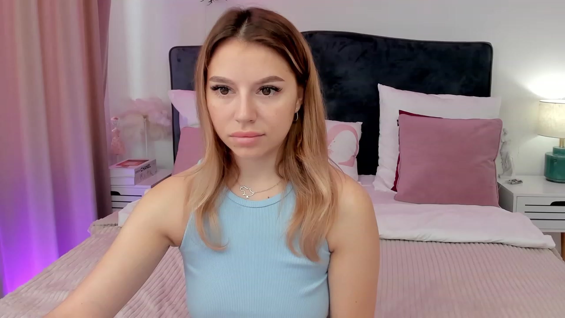 Gallery image thumbnail from SofiBloom's myfreecams stream on, 08/04/2023, 07:25 image 12 of 20
