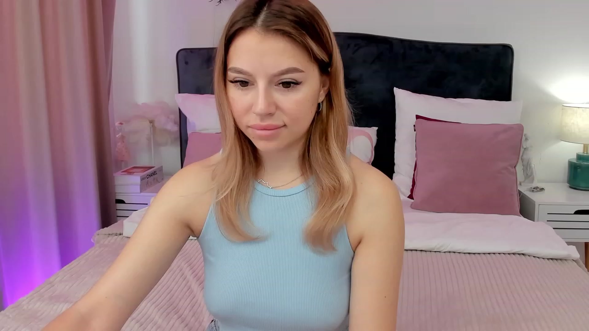 Gallery image thumbnail from SofiBloom's myfreecams stream on, 08/04/2023, 07:25 image 14 of 20