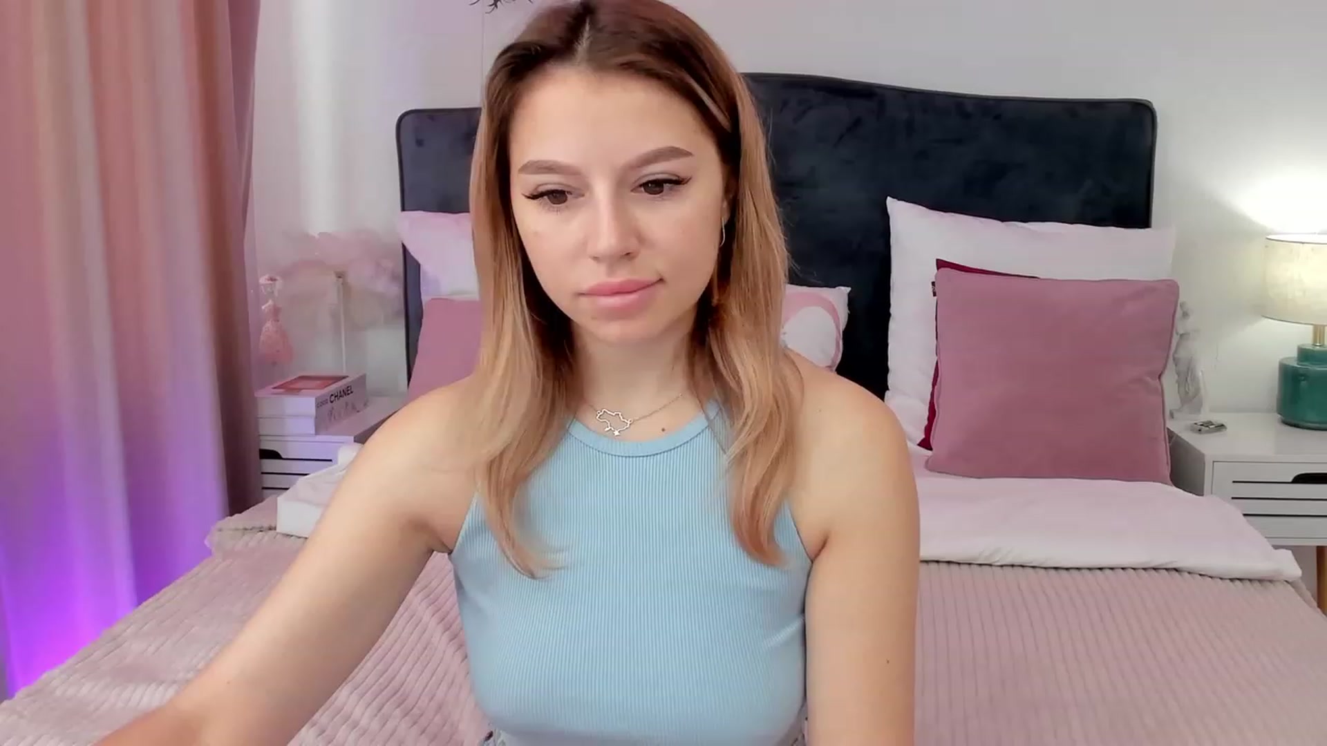 Gallery image thumbnail from SofiBloom's myfreecams stream on, 08/04/2023, 07:25 image 5 of 20