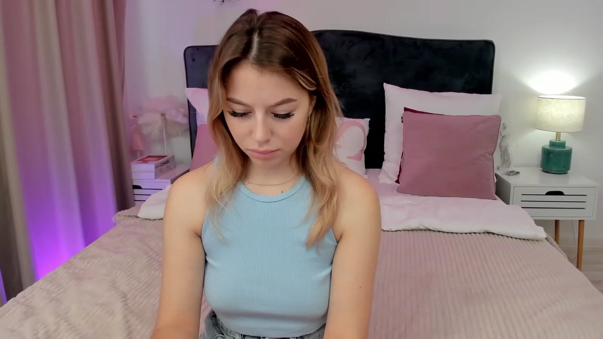 Gallery image thumbnail from SofiBloom's myfreecams stream on, 08/04/2023, 11:01 image 16 of 20
