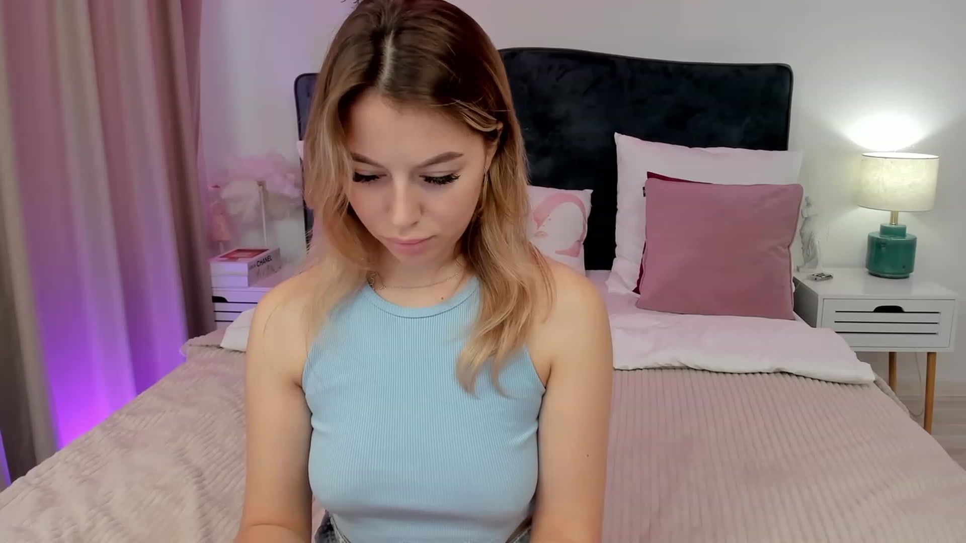 Gallery image thumbnail from SofiBloom's myfreecams stream on, 08/04/2023, 11:01 image 15 of 20