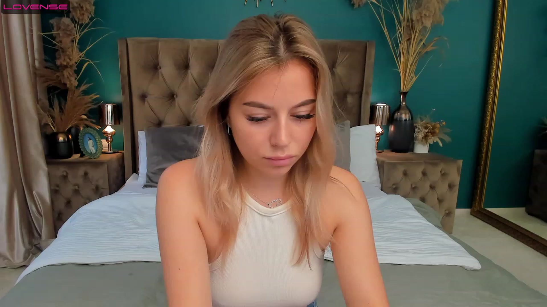 Gallery image thumbnail from SofiBloom's myfreecams stream on, 08/13/2023, 10:22 image 16 of 20