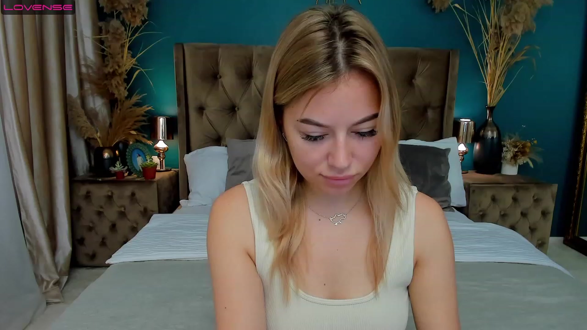 Gallery image thumbnail from SofiBloom's myfreecams stream on, 08/16/2023, 06:42 image 11 of 20
