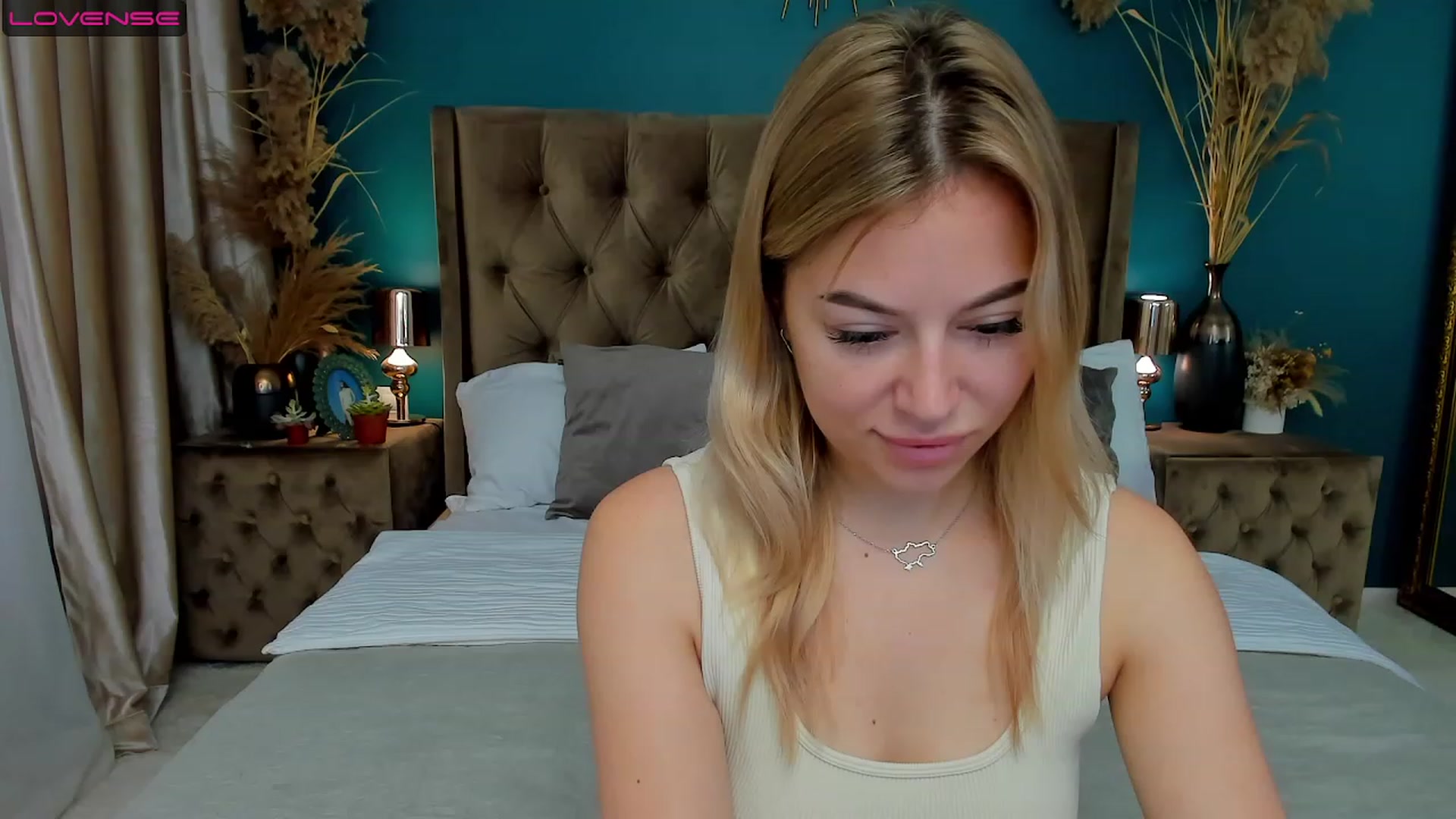 Gallery image thumbnail from SofiBloom's myfreecams stream on, 08/16/2023, 06:42 image 15 of 20