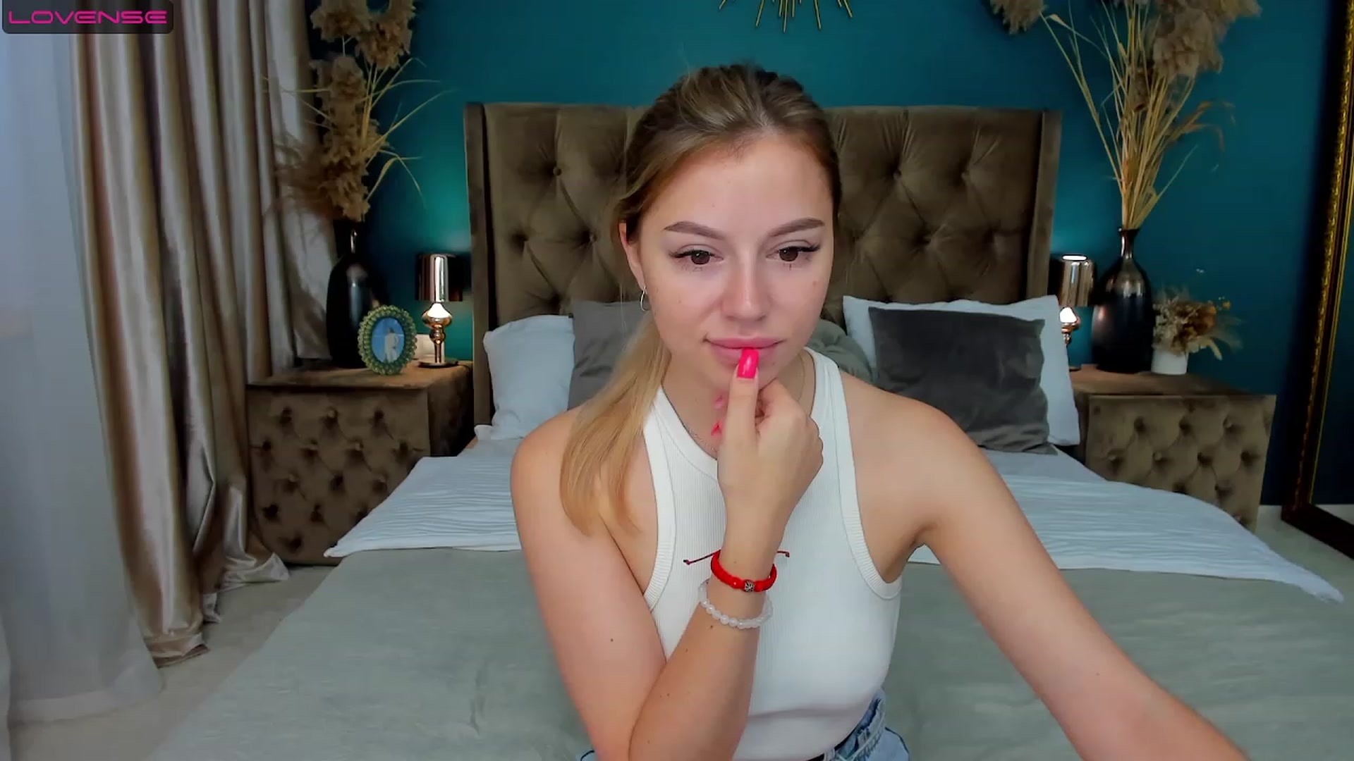 Gallery image thumbnail from SofiBloom's myfreecams stream on, 08/16/2023, 12:08 image 6 of 20