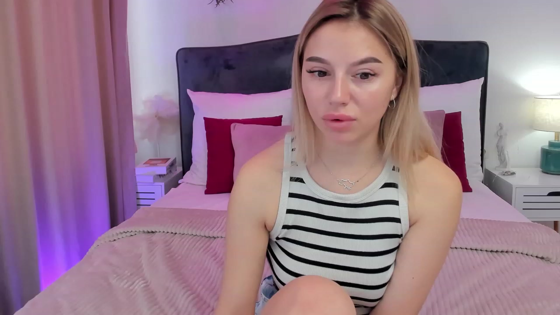 Gallery image thumbnail from SofiBloom's myfreecams stream on, 08/17/2023, 06:38 image 6 of 20
