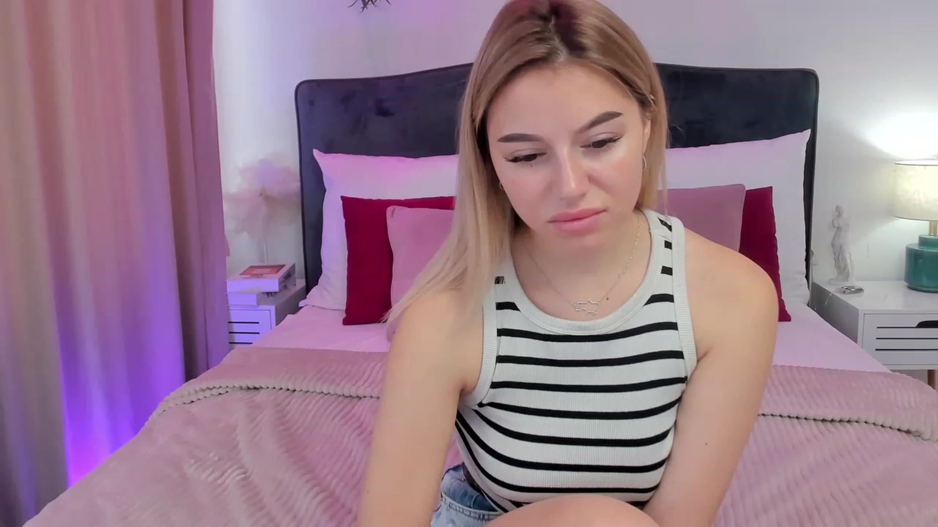 Gallery image thumbnail from SofiBloom's myfreecams stream on, 08/17/2023, 06:38 image 7 of 20
