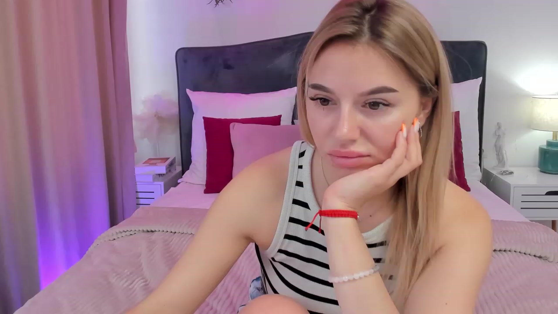 Gallery image thumbnail from SofiBloom's myfreecams stream on, 08/17/2023, 06:38 image 13 of 20