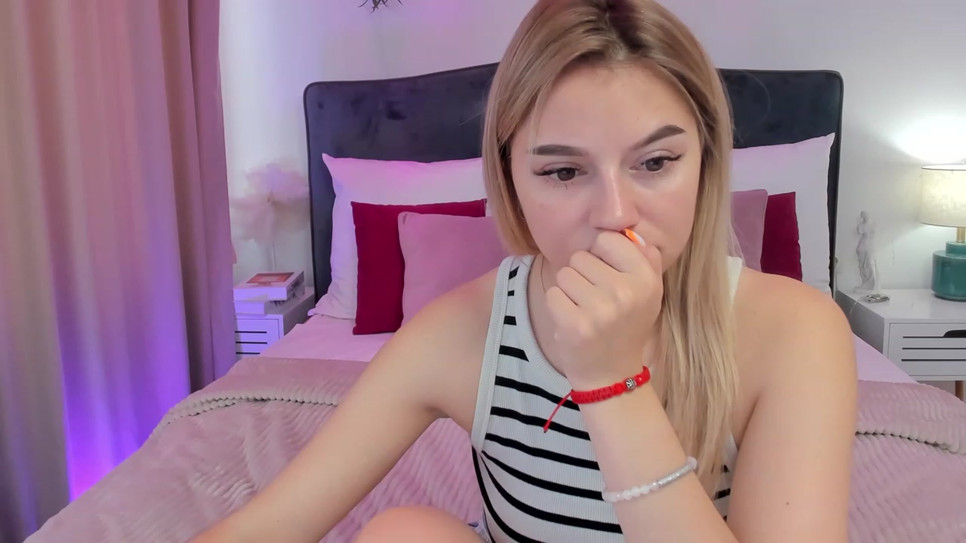 Gallery image thumbnail from SofiBloom's myfreecams stream on, 08/17/2023, 06:38 image 15 of 20