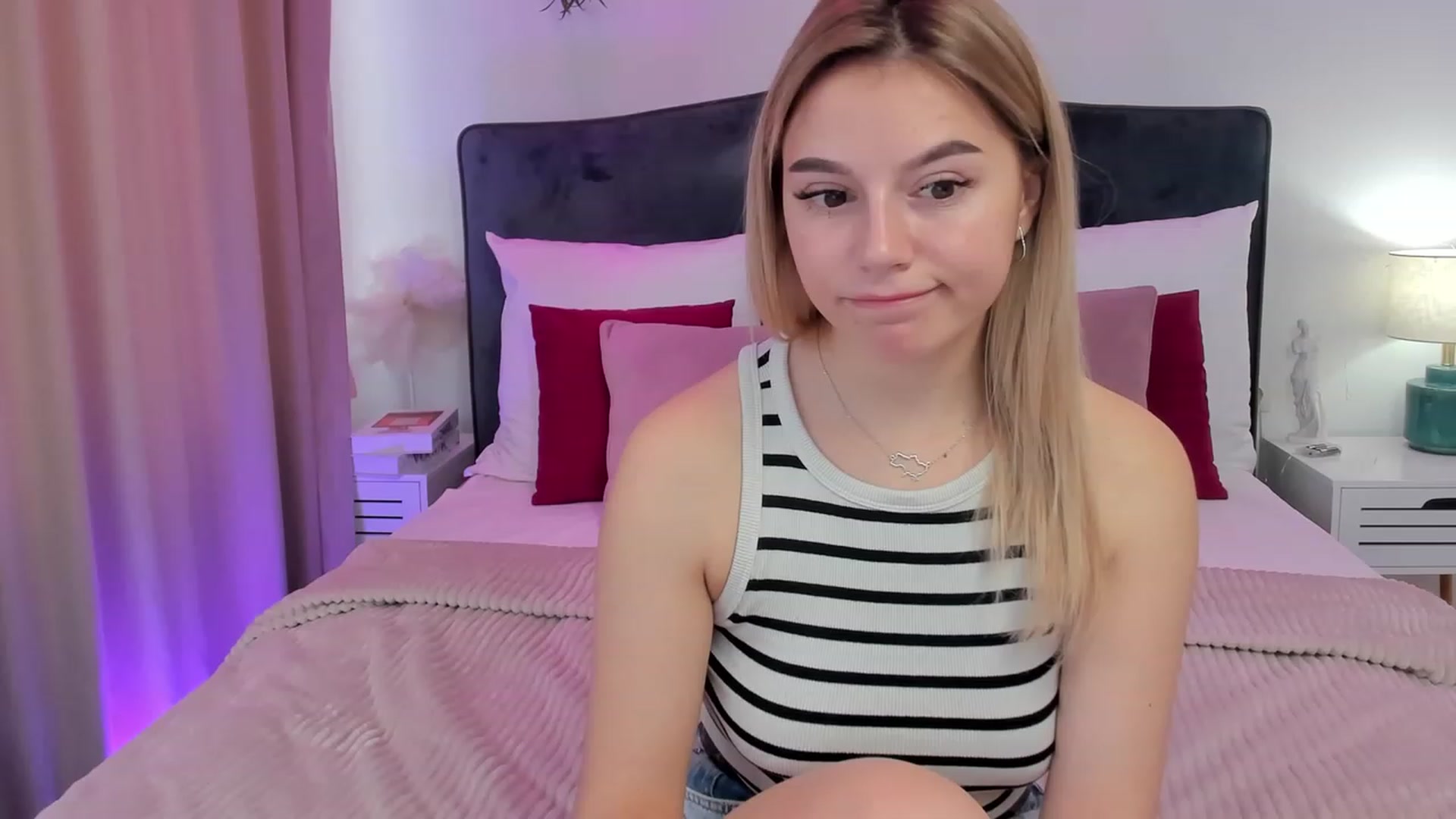 Gallery image thumbnail from SofiBloom's myfreecams stream on, 08/17/2023, 06:38 image 9 of 20