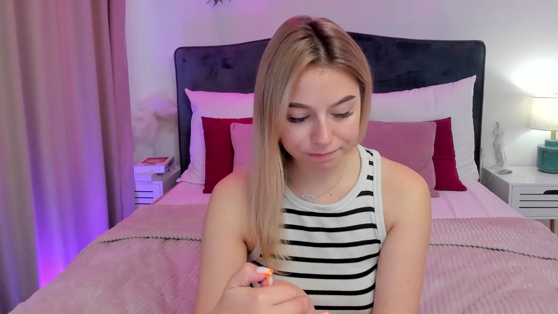 Gallery image thumbnail from SofiBloom's myfreecams stream on, 08/17/2023, 11:59 image 8 of 20