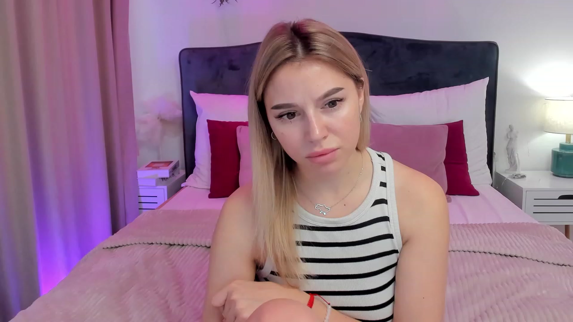 Gallery image thumbnail from SofiBloom's myfreecams stream on, 08/17/2023, 11:59 image 9 of 20
