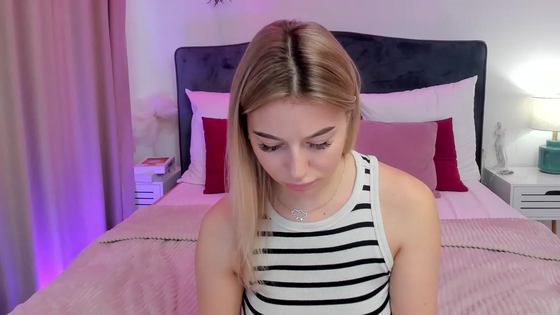 Gallery image thumbnail from SofiBloom's myfreecams stream on, 08/17/2023, 11:59 image 15 of 20