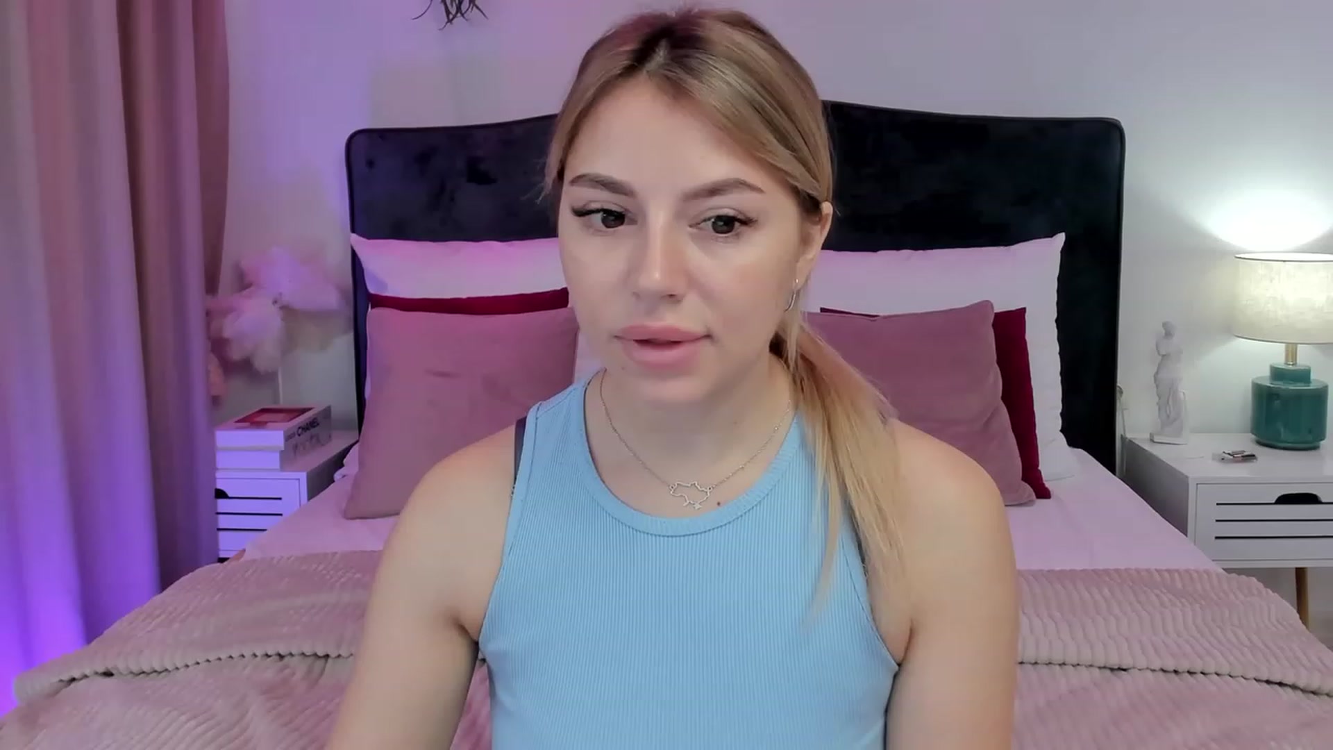 Gallery image thumbnail from SofiBloom's myfreecams stream on, 08/18/2023, 08:14 image 10 of 20