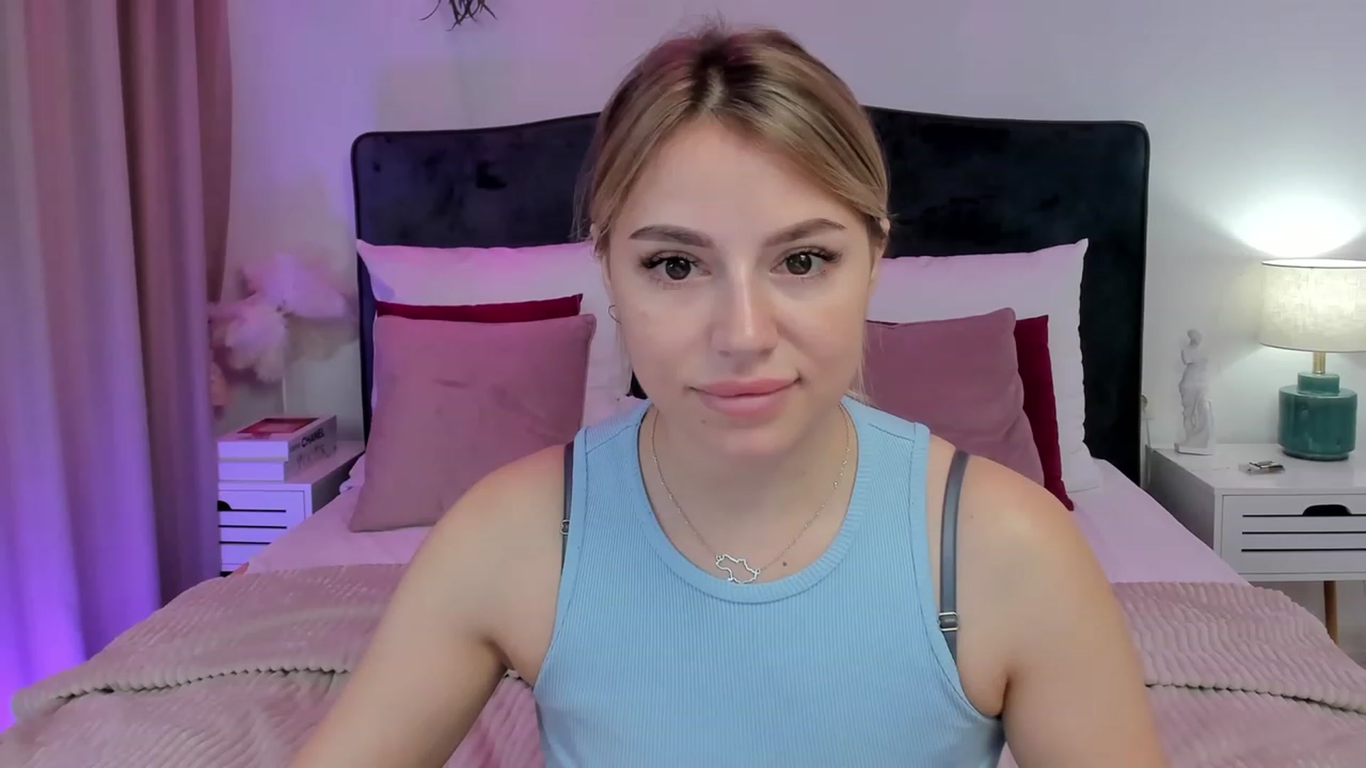 Gallery image thumbnail from SofiBloom's myfreecams stream on, 08/18/2023, 08:14 image 19 of 20