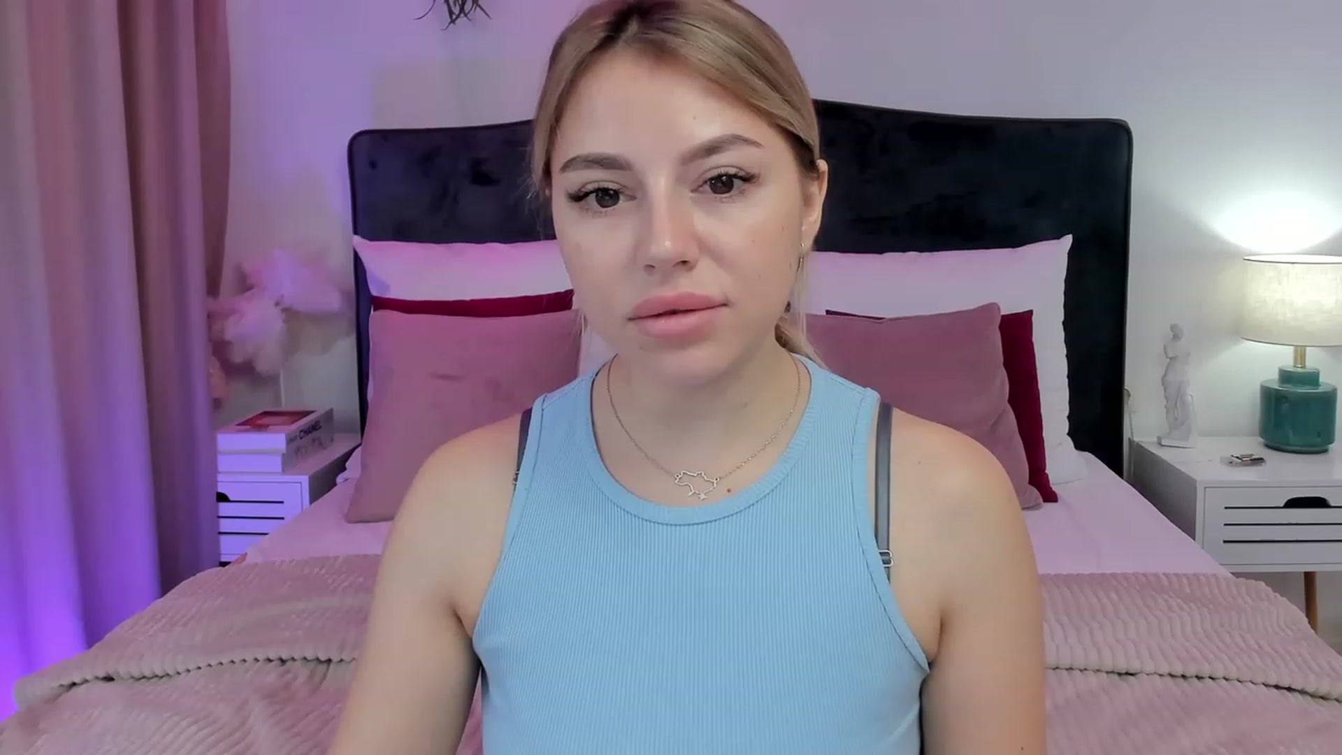 Gallery image thumbnail from SofiBloom's myfreecams stream on, 08/18/2023, 08:14 image 8 of 20