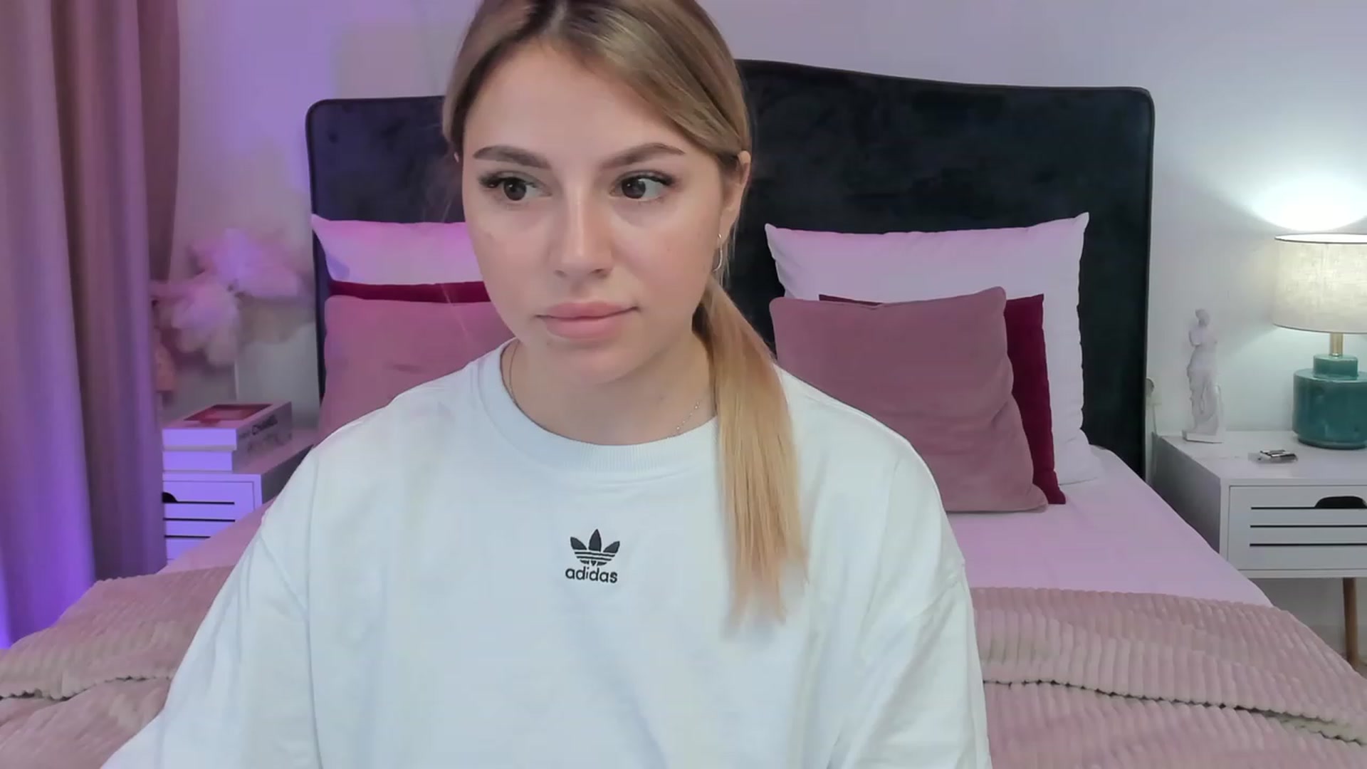 Gallery image thumbnail from SofiBloom's myfreecams stream on, 08/18/2023, 11:27 image 10 of 20