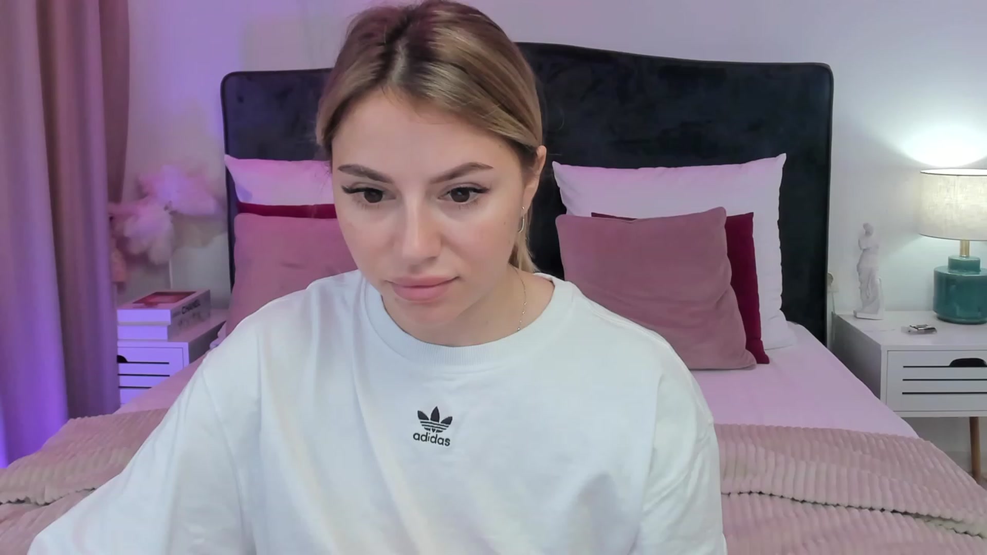 Gallery image thumbnail from SofiBloom's myfreecams stream on, 08/18/2023, 11:27 image 17 of 20