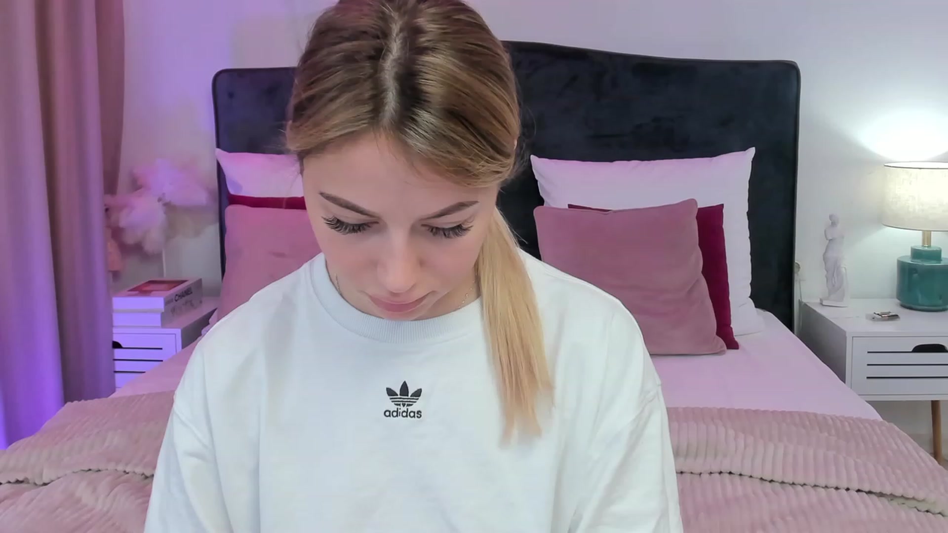 Gallery image thumbnail from SofiBloom's myfreecams stream on, 08/18/2023, 11:27 image 9 of 20