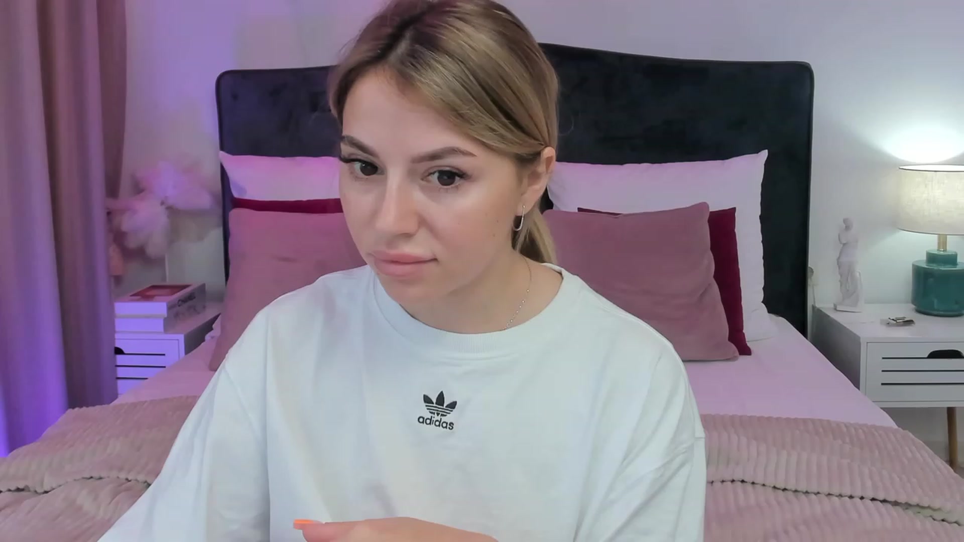 Gallery image thumbnail from SofiBloom's myfreecams stream on, 08/18/2023, 11:27 image 15 of 20