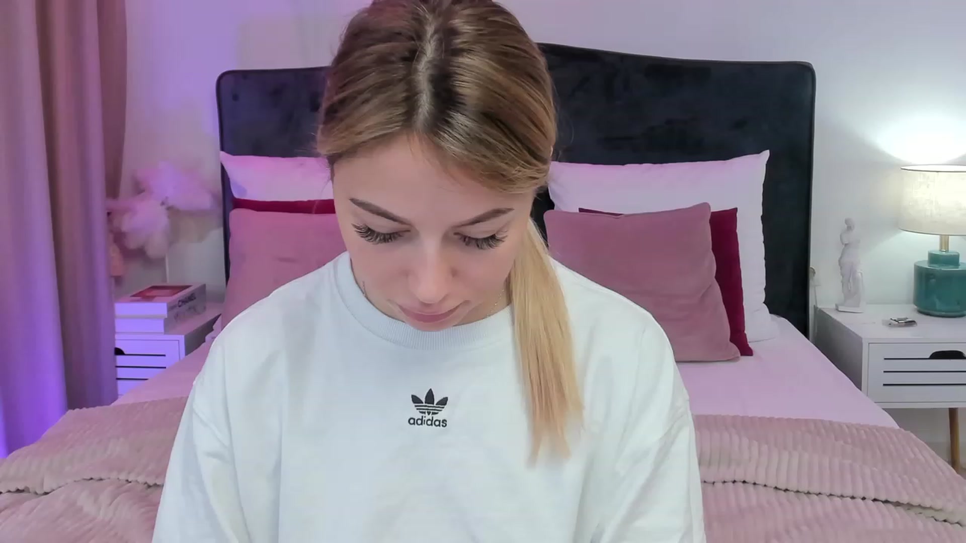 Gallery image thumbnail from SofiBloom's myfreecams stream on, 08/18/2023, 11:27 image 6 of 20
