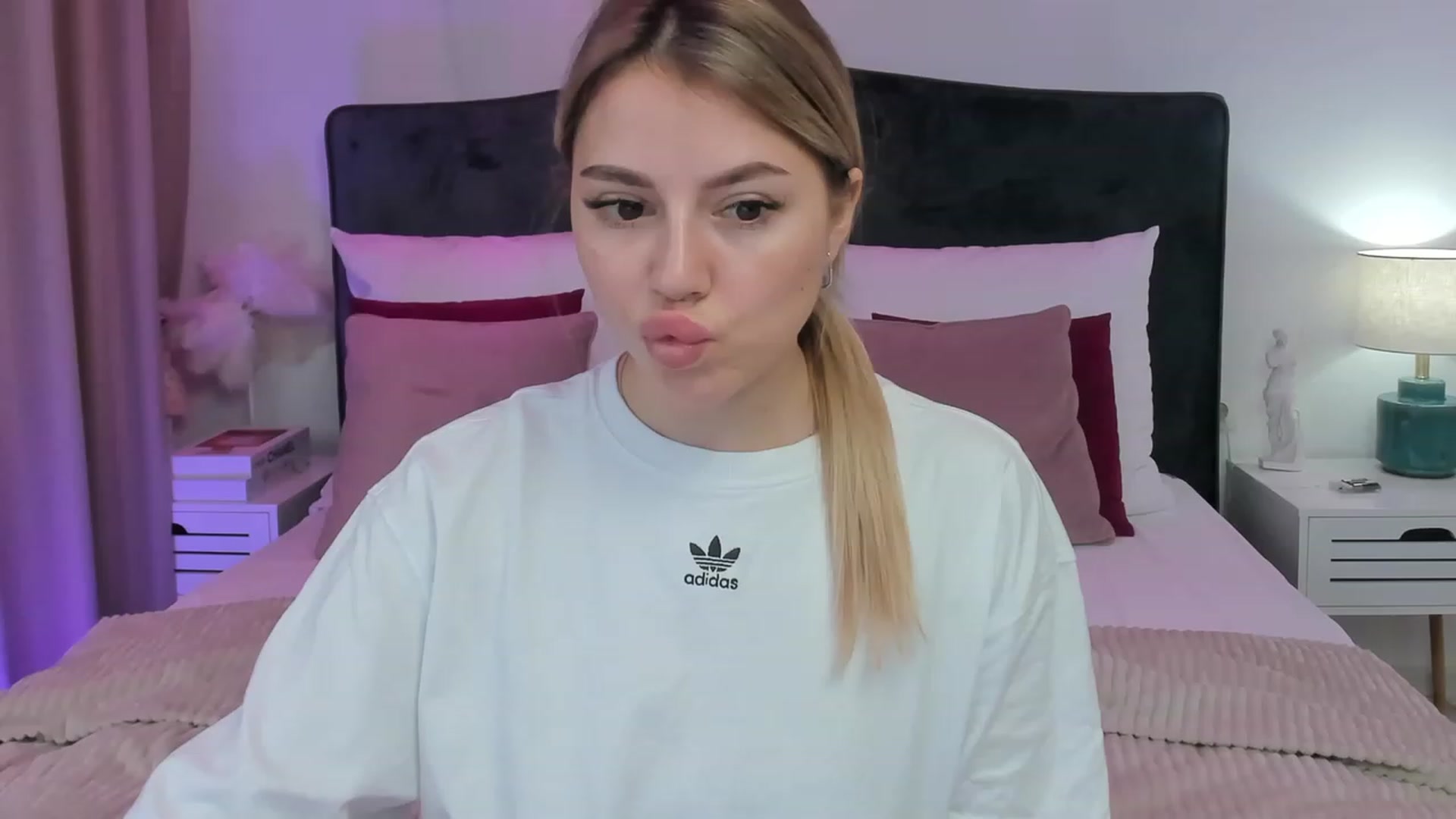 Gallery image thumbnail from SofiBloom's myfreecams stream on, 08/18/2023, 11:27 image 2 of 20