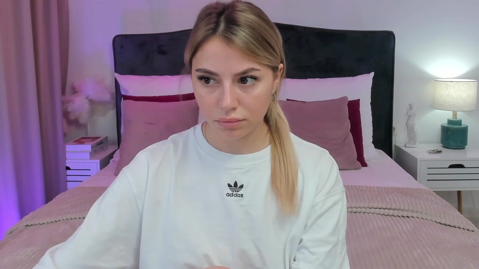Gallery image thumbnail from SofiBloom's myfreecams stream on, 08/18/2023, 12:00 image 19 of 20