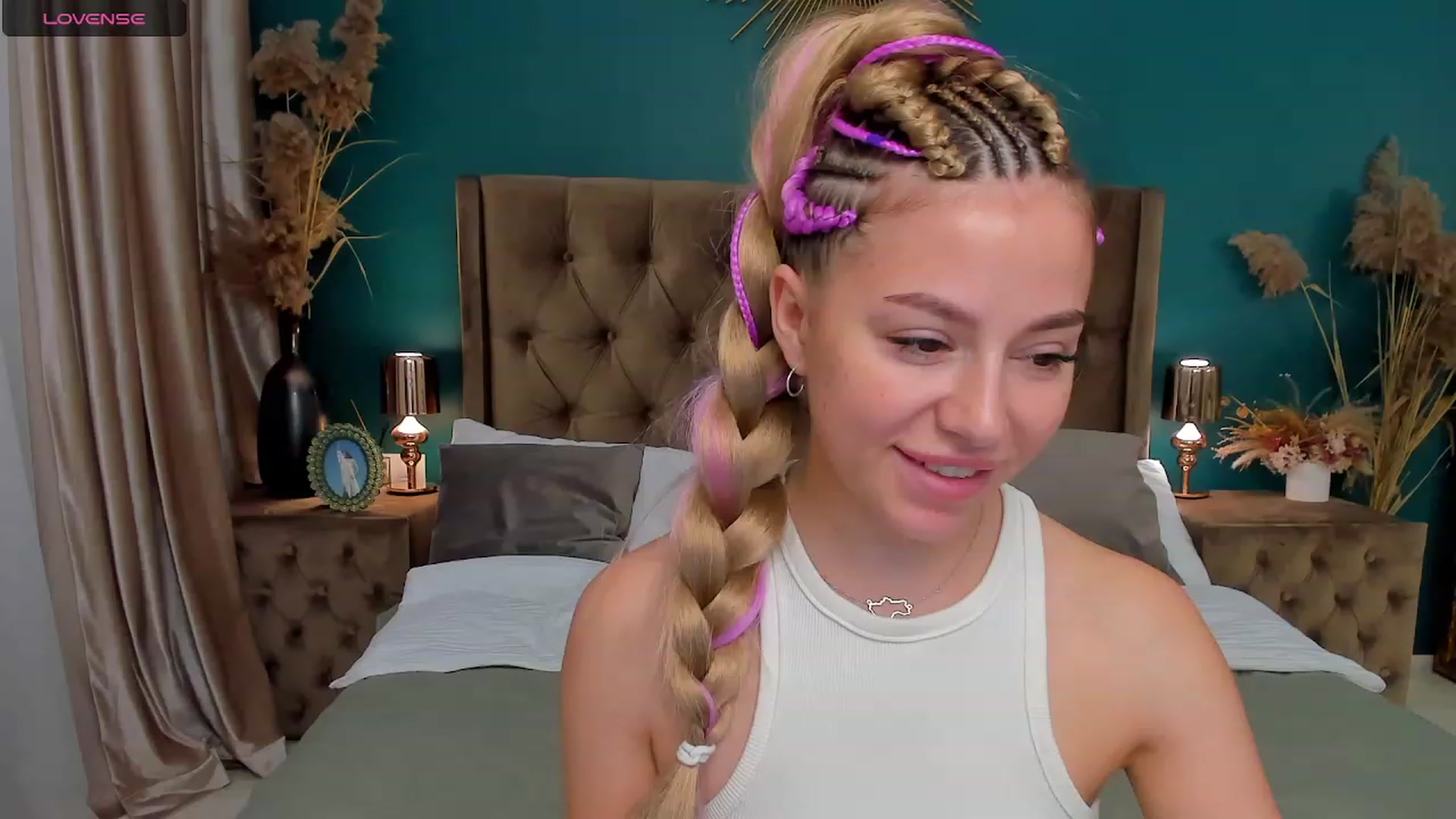 Gallery image thumbnail from SofiBloom's myfreecams stream on, 08/20/2023, 09:33 image 18 of 20