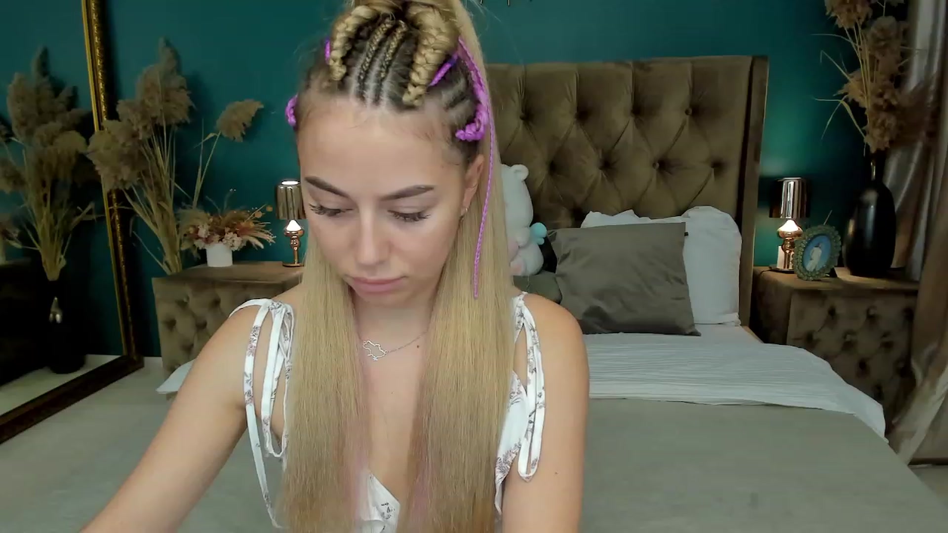 Gallery image thumbnail from SofiBloom's myfreecams stream on, 08/25/2023, 15:17 image 17 of 20
