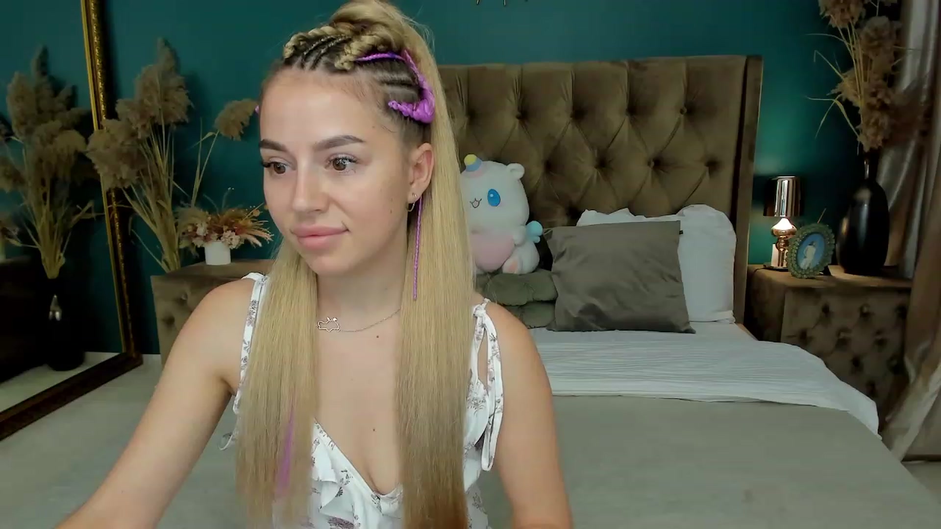 Gallery image thumbnail from SofiBloom's myfreecams stream on, 08/25/2023, 15:17 image 19 of 20