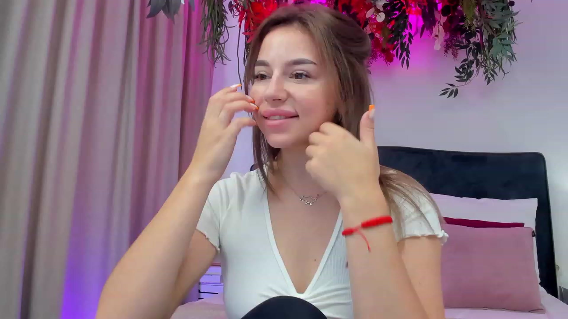 Gallery image thumbnail from SofiBloom's myfreecams stream on, 08/30/2023, 14:21 image 14 of 20