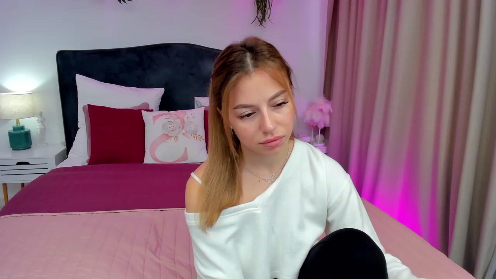 Gallery image thumbnail from SofiBloom's myfreecams stream on, 09/26/2023, 14:17 image 19 of 20