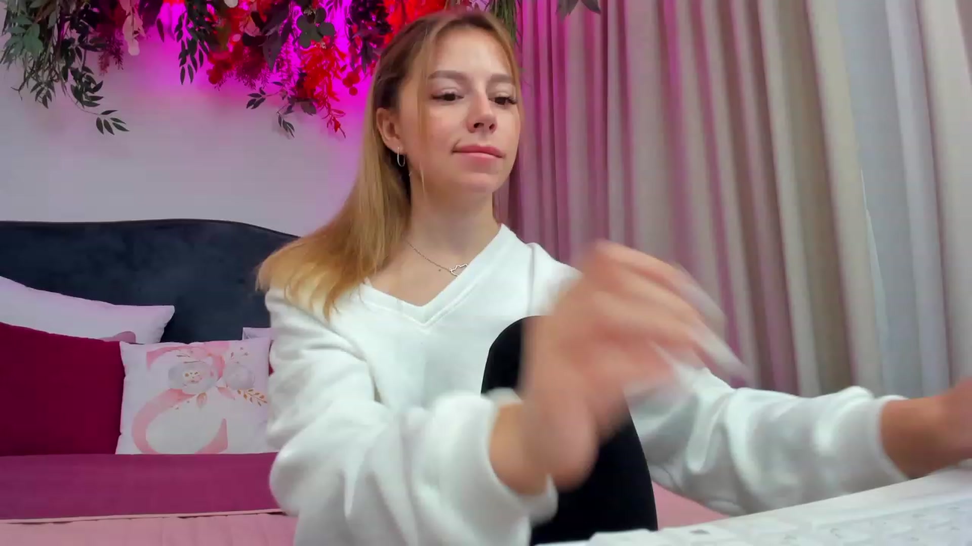 Gallery image thumbnail from SofiBloom's myfreecams stream on, 09/26/2023, 14:59 image 9 of 20