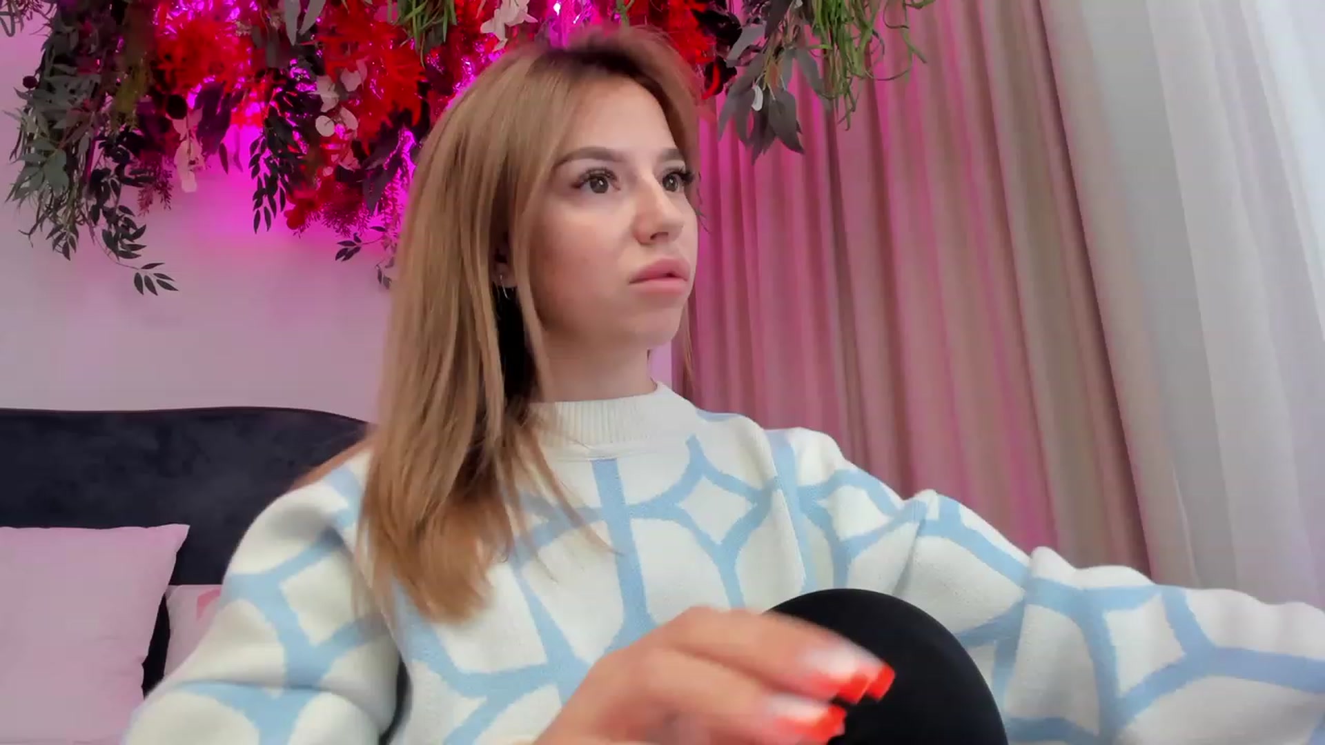 Gallery image thumbnail from SofiBloom's myfreecams stream on, 10/07/2023, 11:58 image 16 of 20