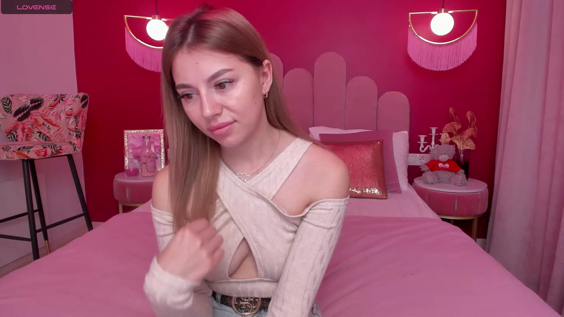 Gallery image thumbnail from SofiBloom's myfreecams stream on, 10/08/2023, 09:35 image 6 of 20