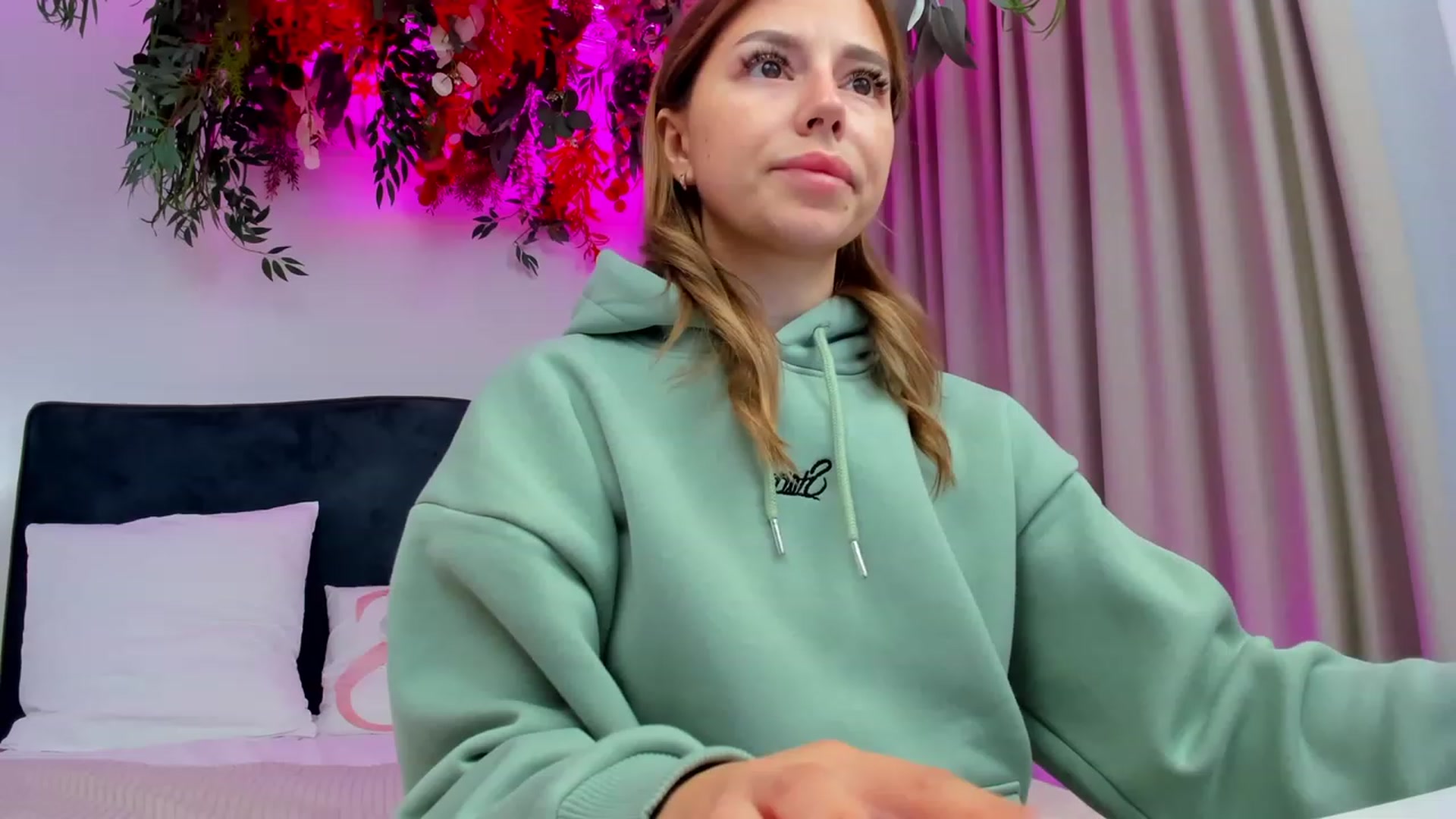 Gallery image thumbnail from SofiBloom's myfreecams stream on, 10/15/2023, 19:07 image 18 of 20