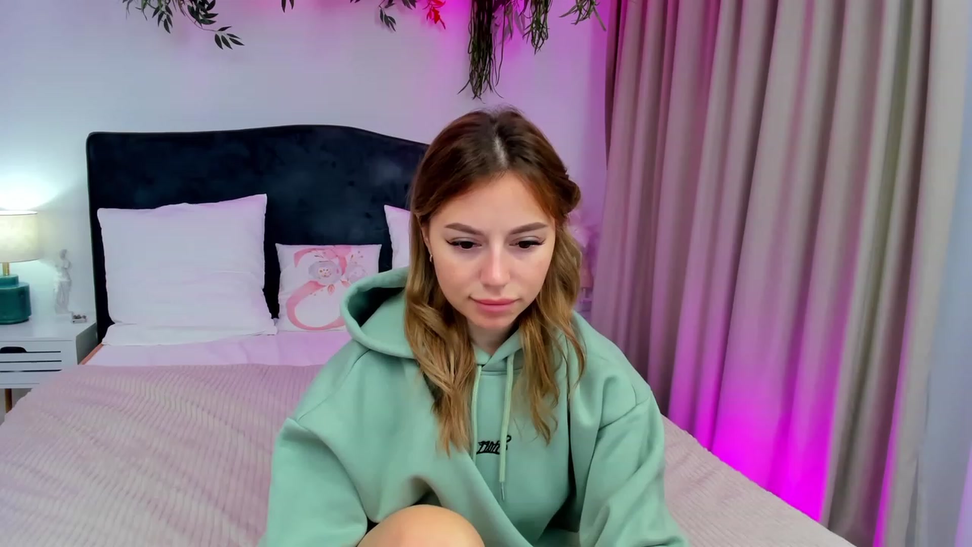 Gallery image thumbnail from SofiBloom's myfreecams stream on, 10/15/2023, 19:07 image 6 of 20