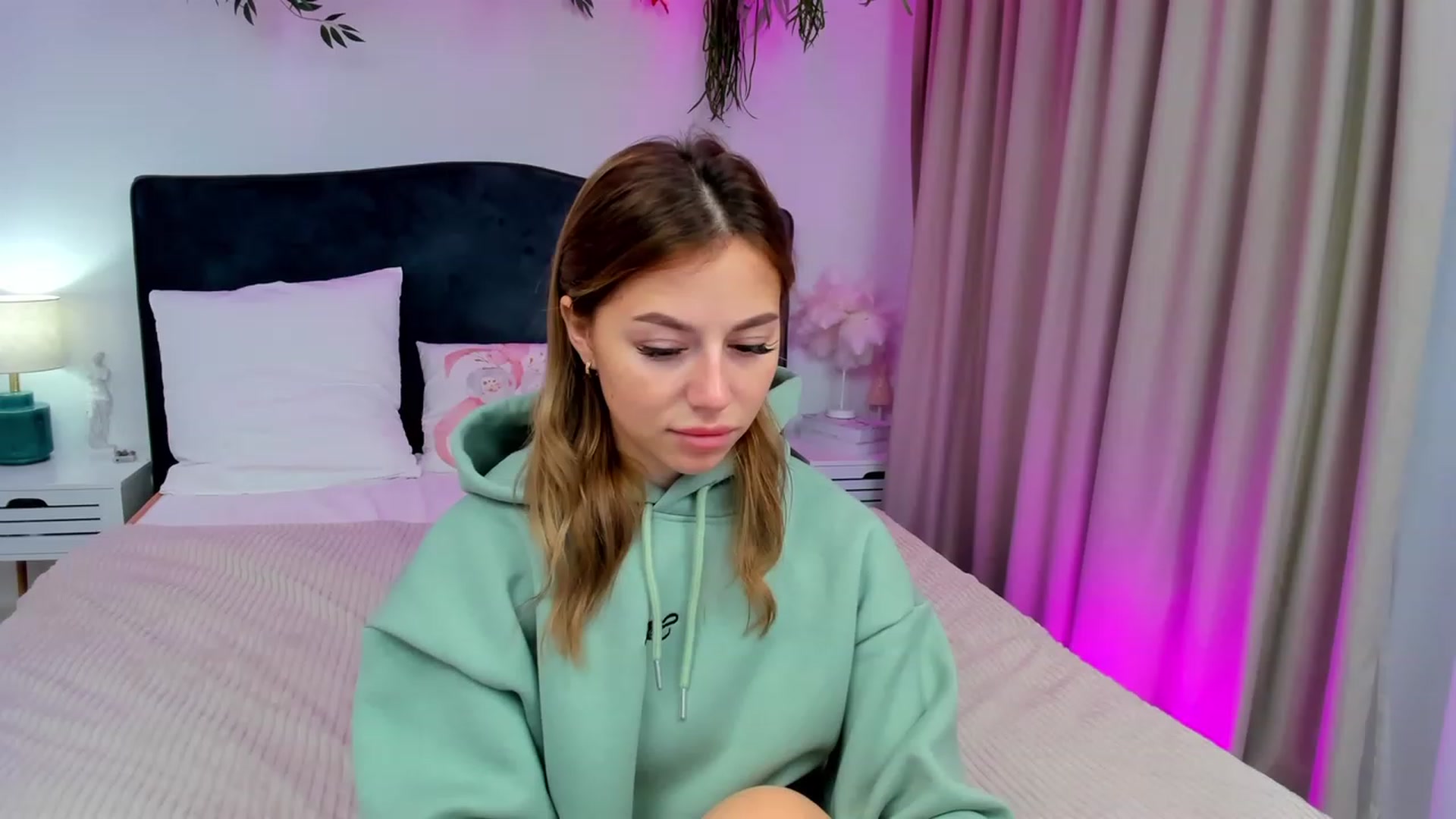 Gallery image thumbnail from SofiBloom's myfreecams stream on, 10/15/2023, 19:07 image 15 of 20